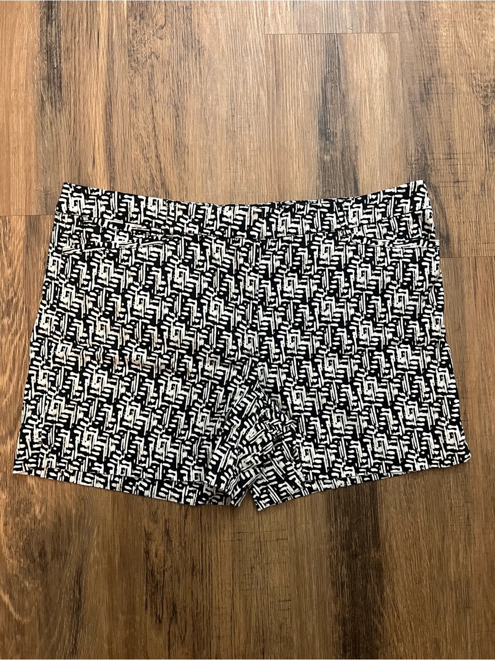 Black House White Market Black White Abstract Patterned Shorts Women’s Sz 14